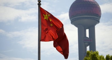 „ТРАМП ДОЛЕВА МАСЛО НА ОГНОТ“: Се огласи Кина за улогата на американскиот претседател во односите меѓу Израел и Иран