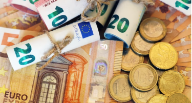 СЕ ПОВРЕДИЛ ДОДЕКА ПИЕЛ КАФЕ НА РАБОТА - Барал отштета, судот пресуди во негова корист