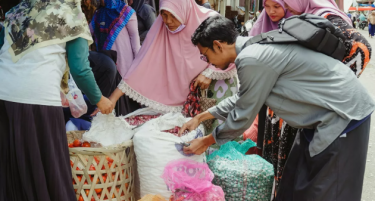 СПРЕМНИ ДА ПОМОГНАТ НА СТРАНЕЦ, ДА ДОНИРААТ И ВОЛОНТИРААТ: Кои народи се општествено најодговорни во светот?