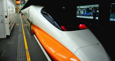 НЕКОЛКУ ЛУЃЕ СЕ ПОВРЕДЕНИ: Напад со нож имаше во воз во Германија