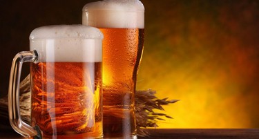 ПОТРОШУВАЧИТЕ ВО ГЕРМАНИЈА МУ ВРТАТ ГРБ НА ПИВОТО: Рекорден пад на продажбата од почетокот на годината, угостителите во проблеми