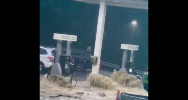 СИЛНО НЕВРЕМЕ ПРЕКУ НОЌ ДОНЕСЕ КАТАСТРОФА: Њујорк под вода