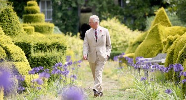 Градинари си заминуваат од кралската резиденција „Хајгроув“