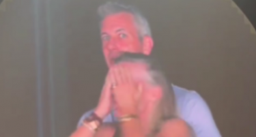 ПРЕЉУБАТА СКАПО ГО ЧИНЕШЕ: Директорот љубовџија кој го фати камерата на концертот на Колдплеј си поднесе оставка