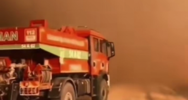 (ВИДЕО): ЕВЕ ЈА ОГНЕНАТА „СТАПИЦА“ ВО КОЈА ЗАГИНАА ТУРСКИТЕ ПОЖАРНИКАРИ: Снимката е направена само неколку секунди пред да загинат