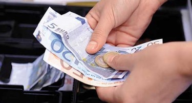 САМО КАПКА ВО МОРЕТО : Кои домашни банки добија најмногу пари од Унгарскиот кредит?