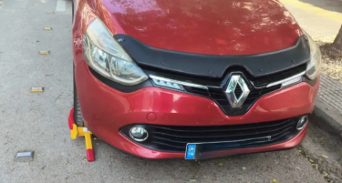 И СОЛУН УДРИ НА ТУРИСТИТЕ: Блокатори за непрописно паркираните