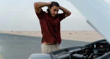 Туристите на удар: Лажни механичари и измами на автопатите – како да се заштитите?