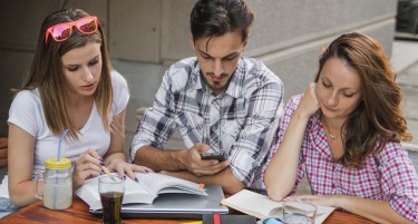 СКОРО 24 ОТСТО ОД МЛАДИТЕ НЕ РАБОТАТ И НЕ УЧАТ: Какви ќе бидат последиците за поединците, но и за општеството?