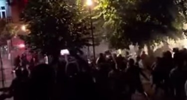 (ВИДЕО): Еве како беше синоќа во Србија: Повредени 42 полицајци