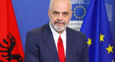 РАМА ИСПРАТИ ПОЗДРАВ ОД ДРАЧ: „За тие што велат дека туристичката сезона пропаднала“