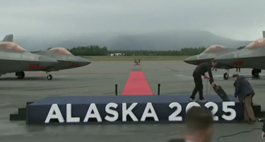 Путин слета на Алјаска