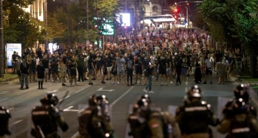 Европа е загрижена за ескалацијата во Србија, Гардијан го нарече Вучиќ популист