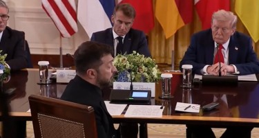 ВИДЕО Микрофон го сними Трамп како му кажува на Макрон дека мисли дека Путин „сака да склучи договор со него“