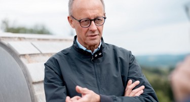 ПОТЕШКО ОДОШТО СЕ МИСЛЕШЕ: Мерц вели дека справувањето со економските предизвици е голем потфат