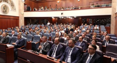 СЕ ОДЛОЖУВА ПРИМЕНАТА НА ЗАКОНОТ ЗА РЕШАВАЊЕ БАНКИ? - пратениците бараат нови рокови