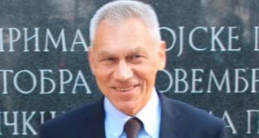 Западот сака да го смени Вучиќ со послаб, контролиран од ЕУ политичар, вели рускиот амбасадор во Белград