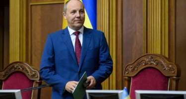 УБИЕЦОТ „ГЛУМЕЛ“ ДОСТАВУВАЧ НА ХРАНА: Еве како е ликвидиран украински политичар (ВИДЕО)