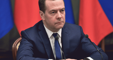 МЕДВЕДЕВ КАКО НИКОГАШ ДОСЕГА: „Лоша вест за Мерц и Макрон е дека Трамп е жив и дека Русија напредува во Украина“