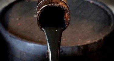 КОЈ ЈА ДИКТИРА ЦЕНАТА НА ГОРИВОТО?! - двајцата главни производители постојано во „трка“