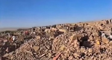(ВИДЕО) Земјотрес уништи цели села во Авганистан - очевидци велат дека деца има под урнатините