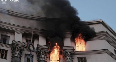 Русија ја погоди владината зграда во Киев, изби пожар на горните катови