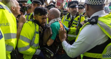 Уапсени 900 луѓе на протест во Британија