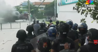 (ВИДЕО) Протести на Филипините поради корупциски скандал