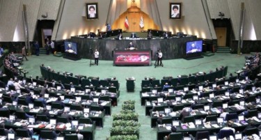 Ирански пратеници бараат земјата да поседува нуклеарно оружје