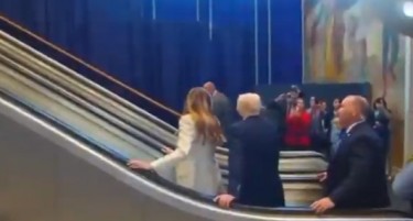 (ВИДЕО) ИМ ЗАСТАНА ЕСКАЛАТОРОТ: Доналд и Меланија Трамп мораа да си ја проверат формата во Обединетите нации