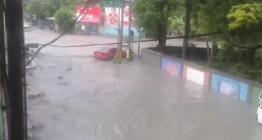 ЗАСТРАШУВАЧКИ СЦЕНИ ОД ЈУГОИСТОЧНА АЗИЈА: Супер тајфунот Рагаса однесе сè (ВИДЕО)