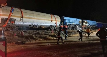 БИЛЕ ПОЛНИ СО НАФТА: Две цистерни излетаа од шини во Србија