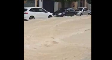 СТРАШНО НЕВРЕМЕ ЈА ПОГОДИ ШПАНИЈА - откажани летови, наставата е прекината