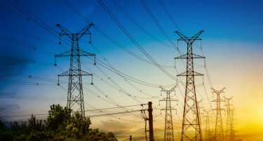 Големите разлики во цените ги откриваат енергетските слабости на Европа: Кој плаќа најскапа, а кој најевтина електрична енергија во ЕУ?