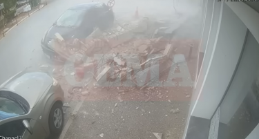 (ВИДЕО) Балкон се урна во Грција, а жена за влакно се спаси