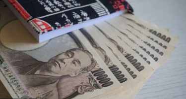 Која е валутата чија вредност се намали на најниско ниво во последните осум месеци?