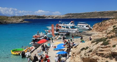 Ова е место кое дури и пиратите го заобиколувале: На остров кој го посетуваат илјада луѓе секоја година, живее само еден човек