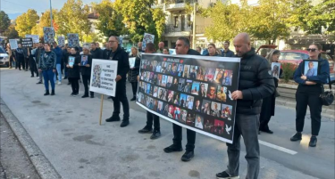 Родителите на настраданите од „Пулс“ од утре најавија едночасовни блокади на сообраќаjот се додека не започне судењето