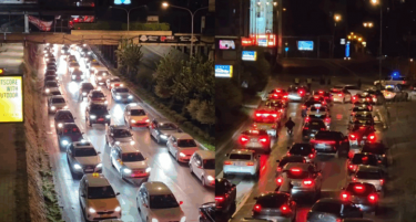 ДУИ и коалицијата реагираат: Синоќешната прослава на Албанците беше ограничена во Скопје