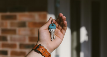 Сиромашните граѓани трошат скоро 50 отсто од приходите за кирија - за која земја се работи?