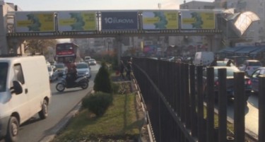 ТОЈ ГО ПОСТАВИ, ТОЈ ЌЕ ГО ТРГНЕ: Меџити ќе го сруши пешачкиот мост на Бит пазар