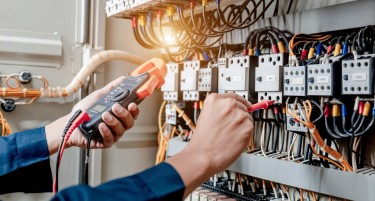 Заборавете на програмирањето: Иднината е во електричарите и водоинсталатерите