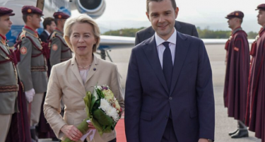 Муцунски ја пречека Фон дер Лајен - кажа што очекува од средбата