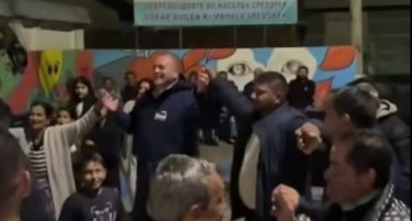 (ВИДЕО) Максим Димитриевски предизборно играше оро