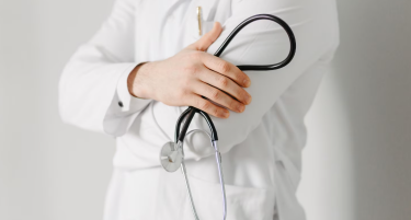 ФРАНЦИЈА БАРА ЛЕКАРИ: Оние кои ќе се преселат добиваат до 65.000 евра стимулации