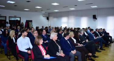 Стопанската комора на Северна Македонија го изработи првиот водич за декарбонизација за малите бизниси во земјата со поддршка од ЕИБ Глобално