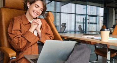 Која е земјата со рекорден број вработени, а невработеноста повторно расте?