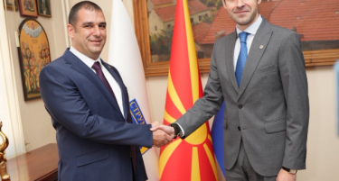 КОСТАДИНОВ СЕ ПРОСТИ ОД ГРАДОНАЧАЛНИЧКАТА ФУНКЦИЈА И МУ ПОРАЧА НА ЈАНКОВ: „Да го охрабрам да ја согледа и препознае визијата за Струмица“