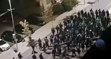 (ВИДЕО) „ТУРЦИТЕ НАДВОР“: Црногорците протестираа откако Турци избодеа нивни сограѓанин