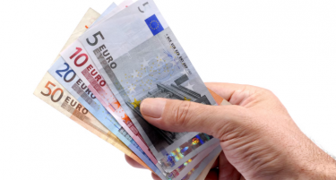 Колку ќе изнесува минималната плата во Бугарија од 1 јануари?